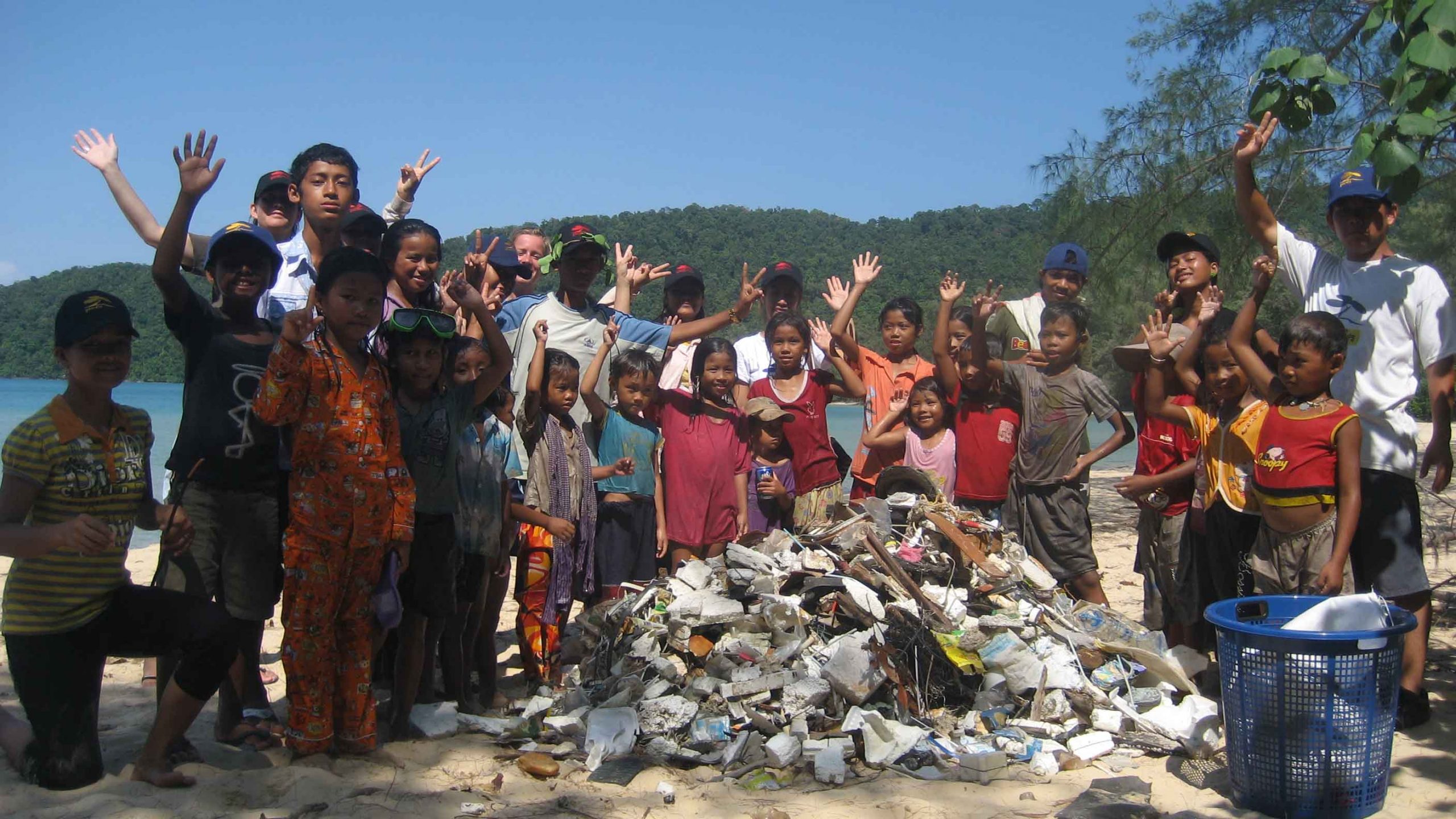 Volunteers Clean up the Ocean
